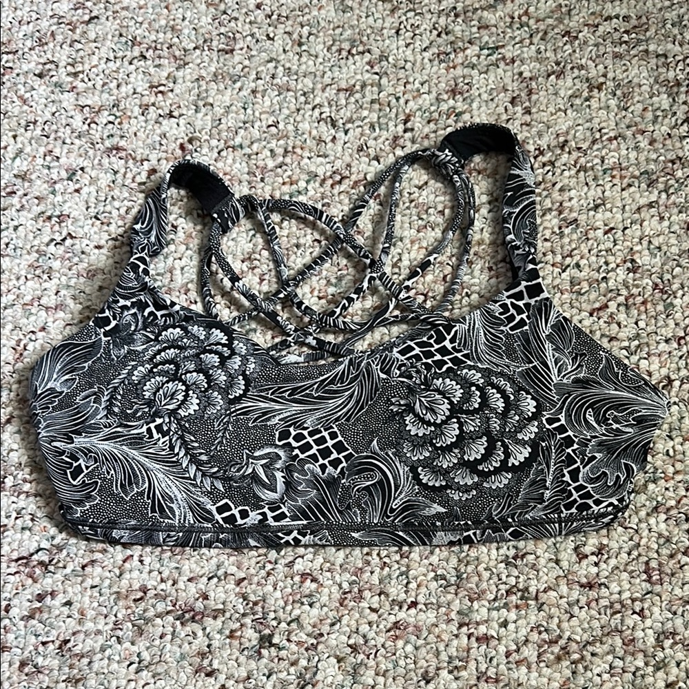 Lululemon Free to Be sports bra